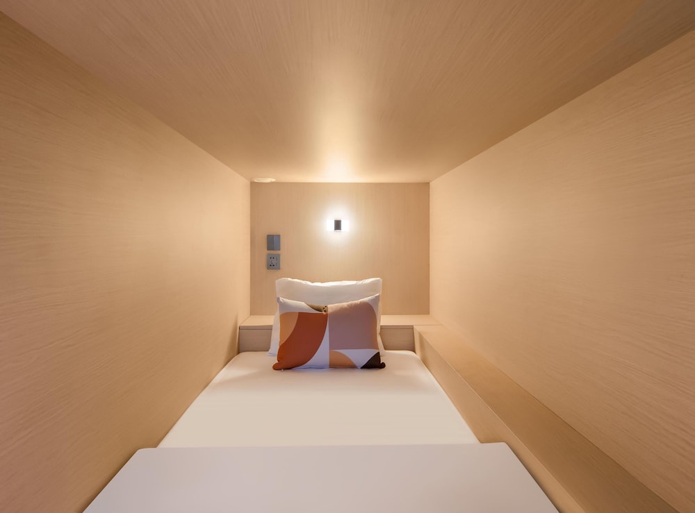 Room, Mixed Dorm