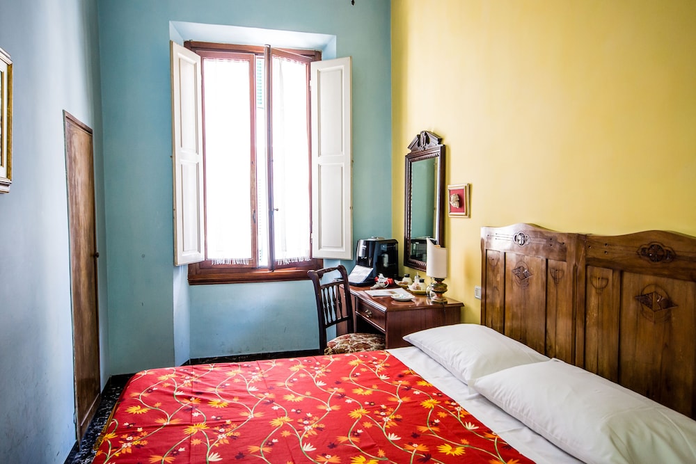 Basic Double Room, Shared Bathroom