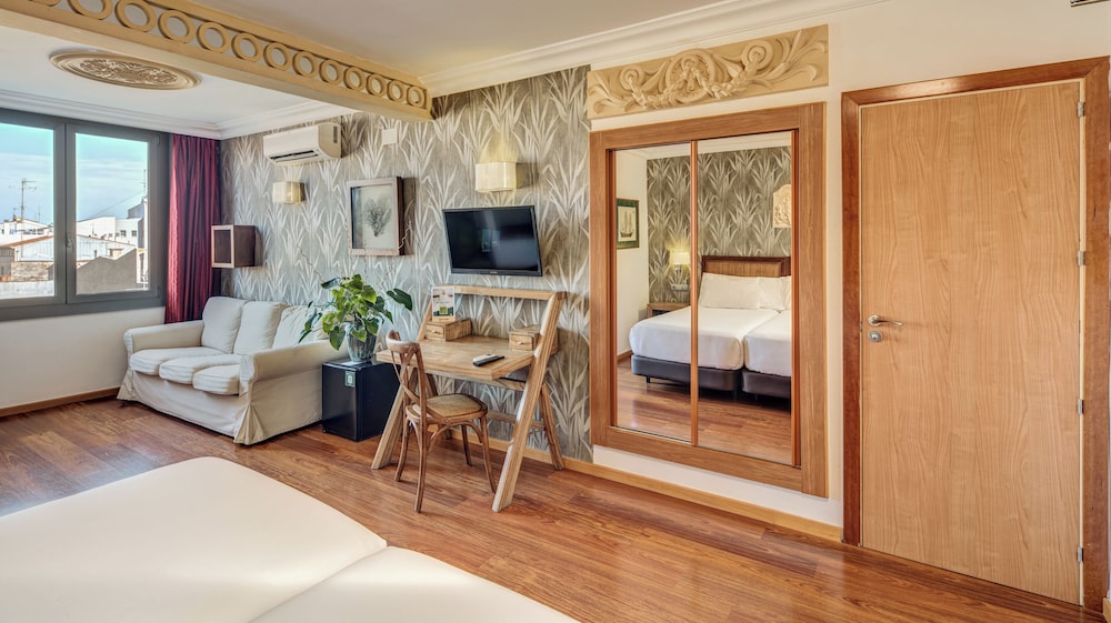 Classic Twin Room - Photo 2