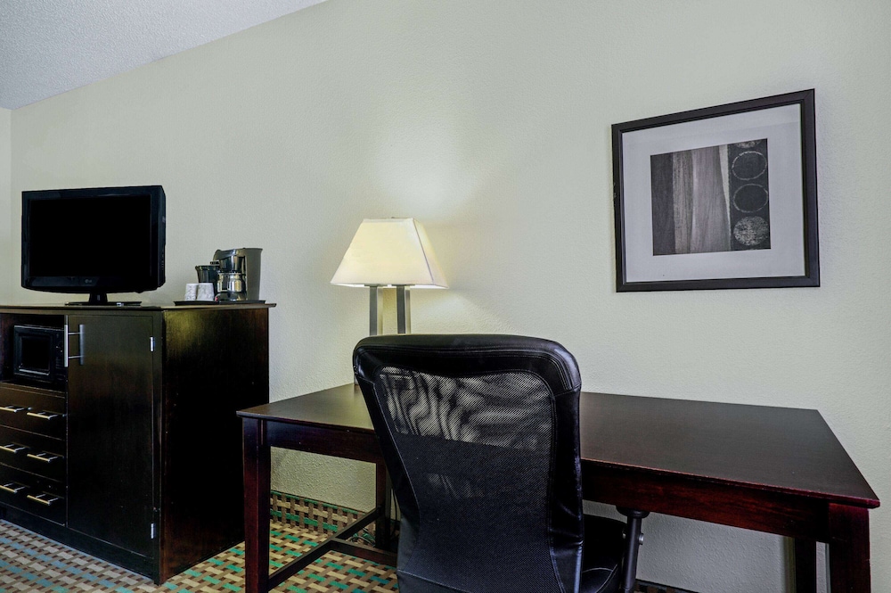 Room, 2 Double Beds, Accessible, Non Smoking (Mobility Accessible) photo 3