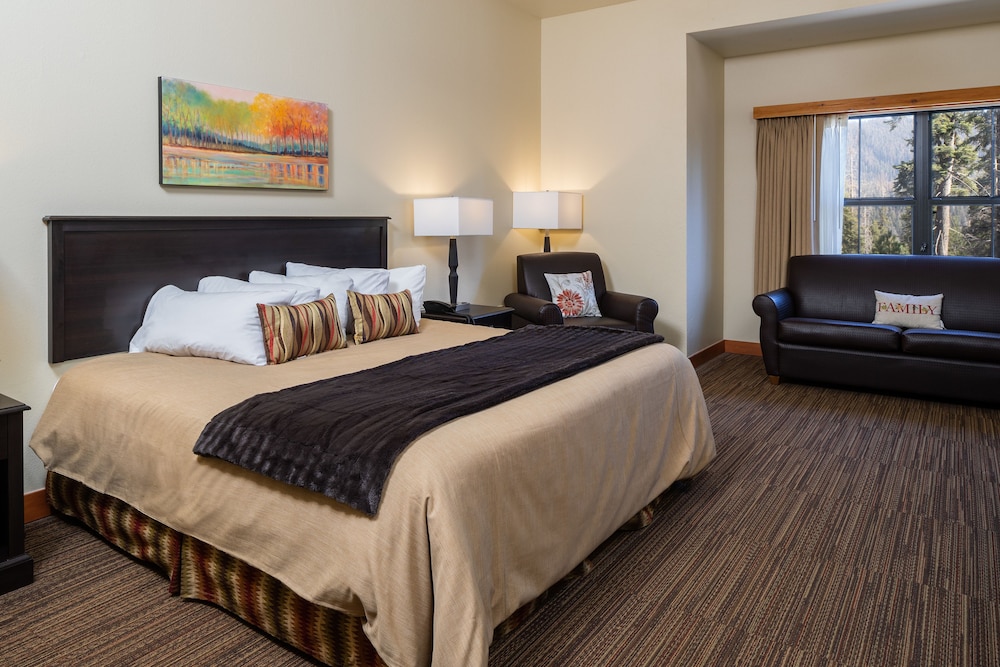 Deluxe Room, 1 King Bed photo 1