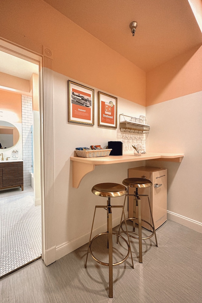 King Suite, 1 Bedroom (Greyhound) photo 2