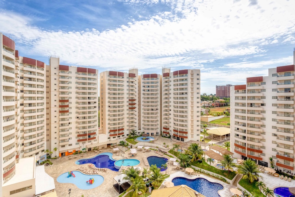 Super Luxo Star - Pool View 1-day admission to Thermas dos Laranjais Park included