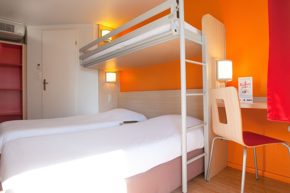 Standard Room, 3 Twin Beds - Photo 4