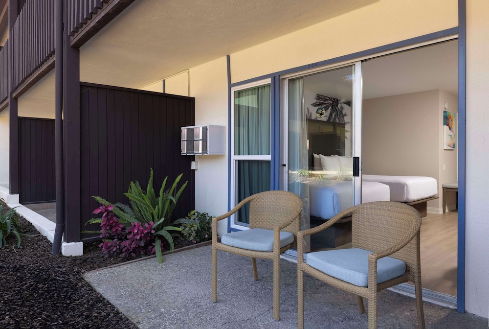 Standard Room, 2 Double Beds, Non Smoking - Photo 2
