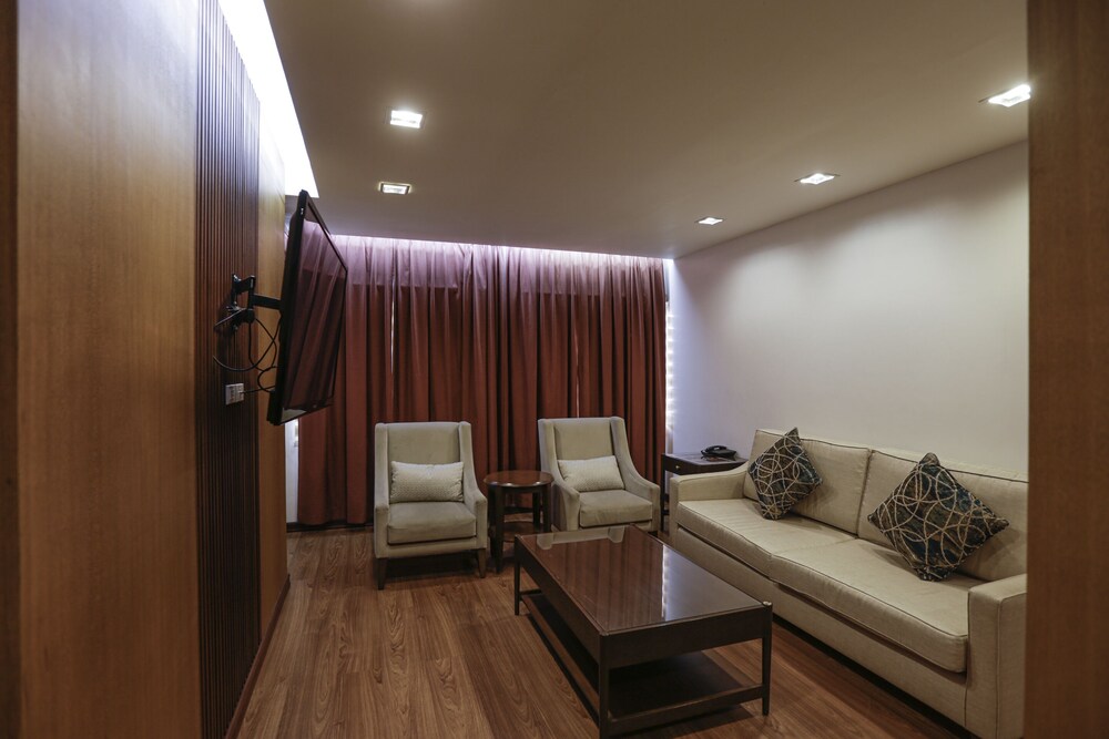 Suite, 1 Bedroom photo 2