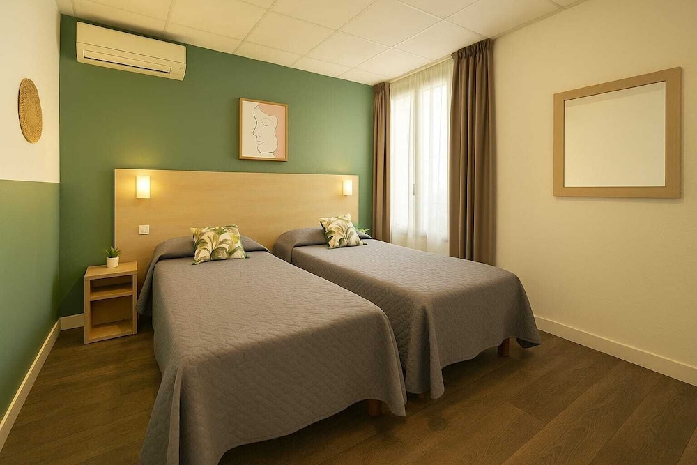 Standard Double or Twin Room - Photo 5