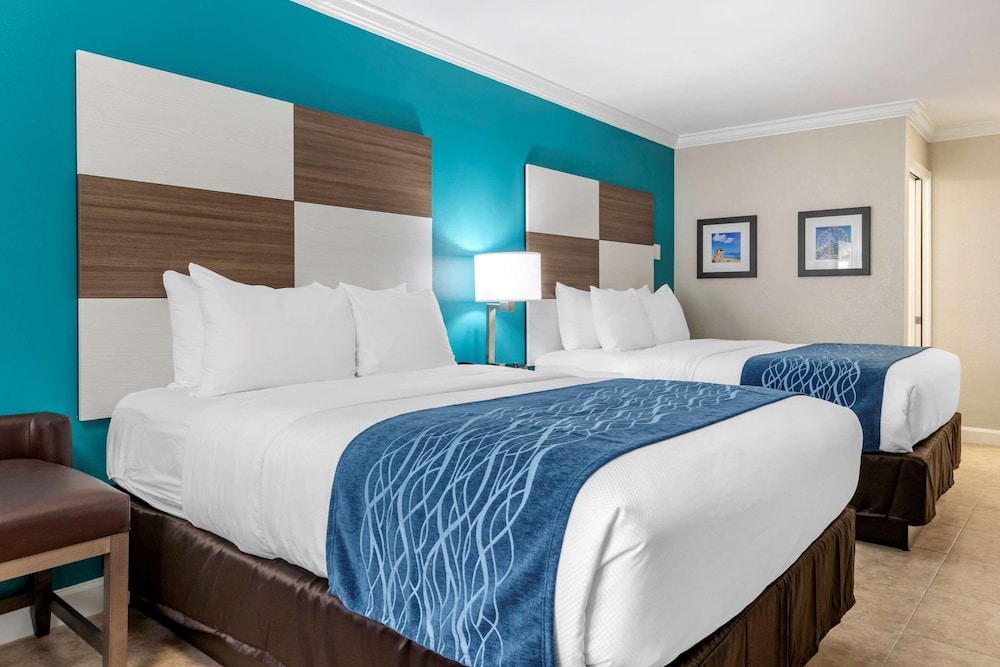 Room, 2 Queen Beds, (Urban View) - Photo 5