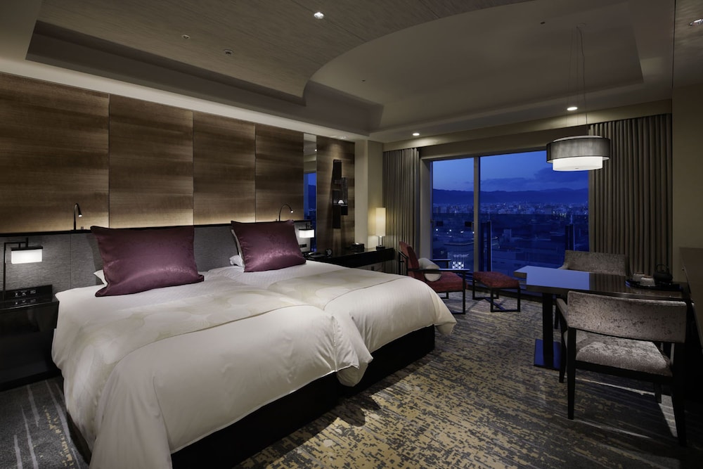 Non Smoking, 2 Twin Beds, Granvia Deluxe Room with Club Lounge Access - Photo 1
