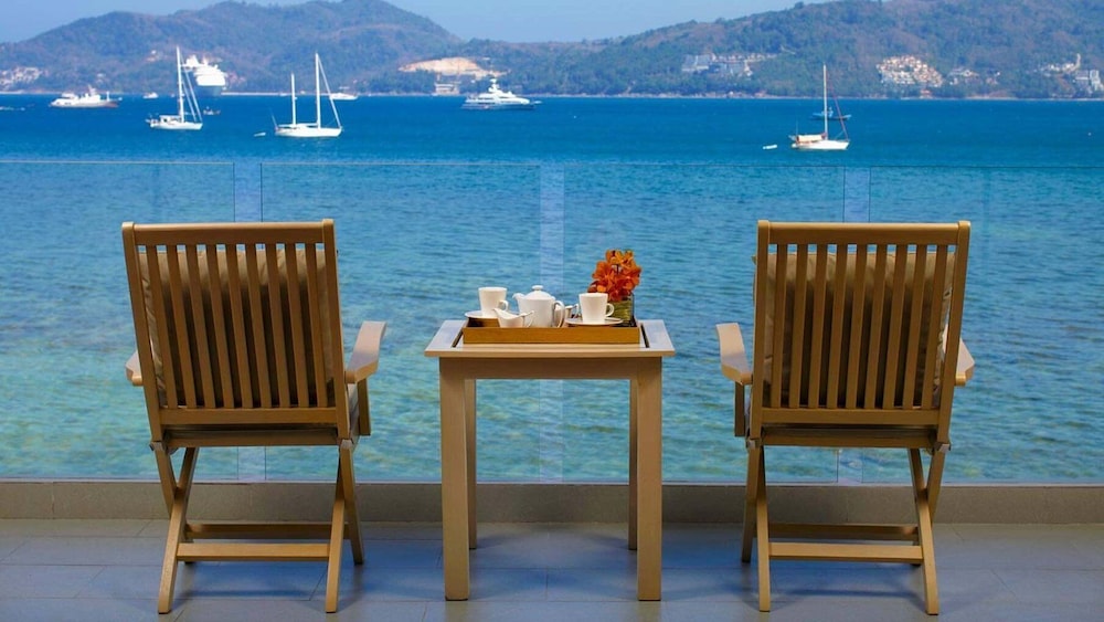 Superior Ocean Front Balcony King - Photo 4