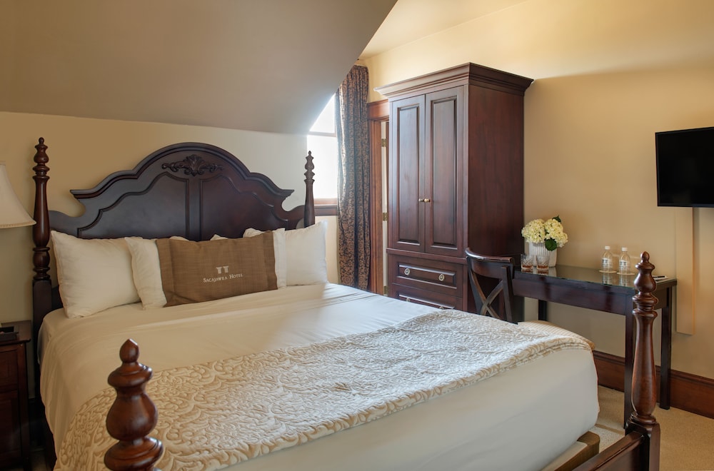 Room, 1 Queen Bed (Sacajawea) photo 1