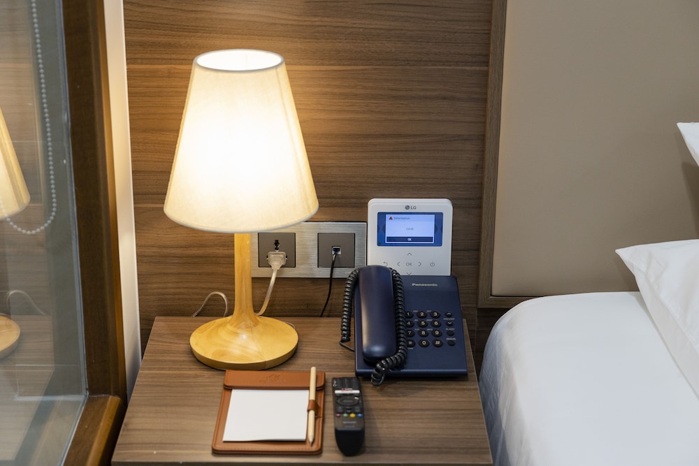 Senior Double or Twin Room, City View - Photo 2