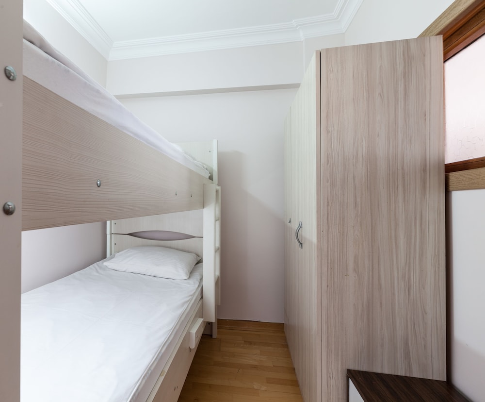 Family Apartment, 2 Bedrooms, Smoking photo 3