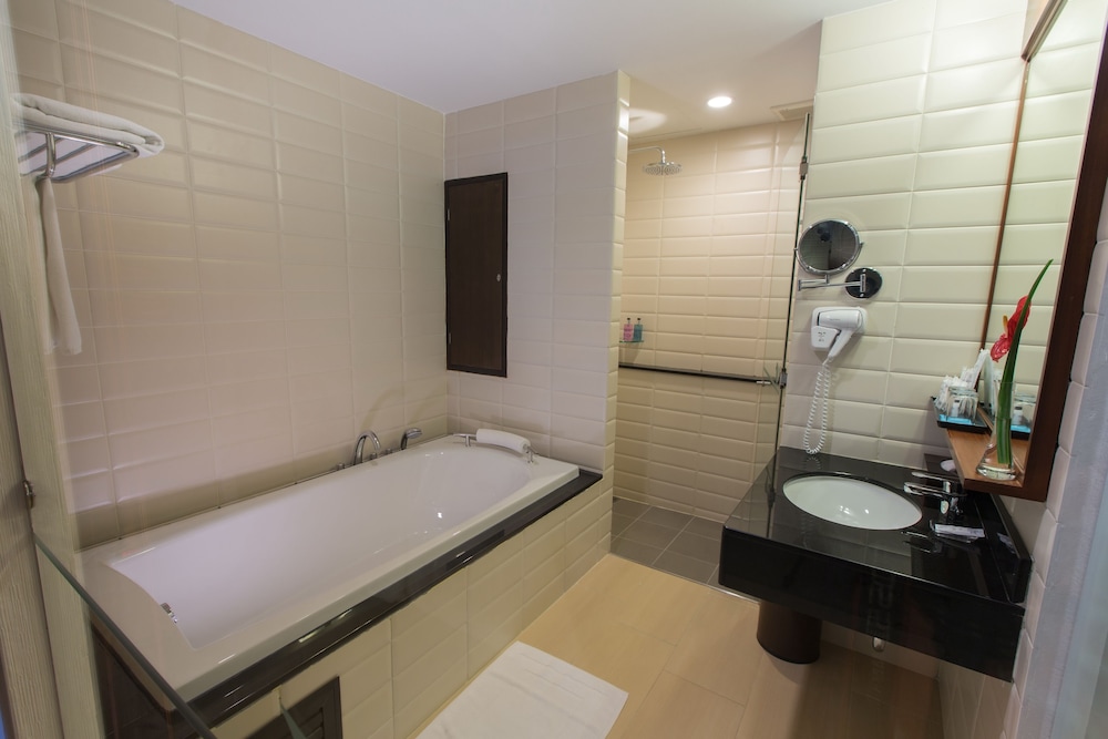 Deluxe Suite - Photo 3