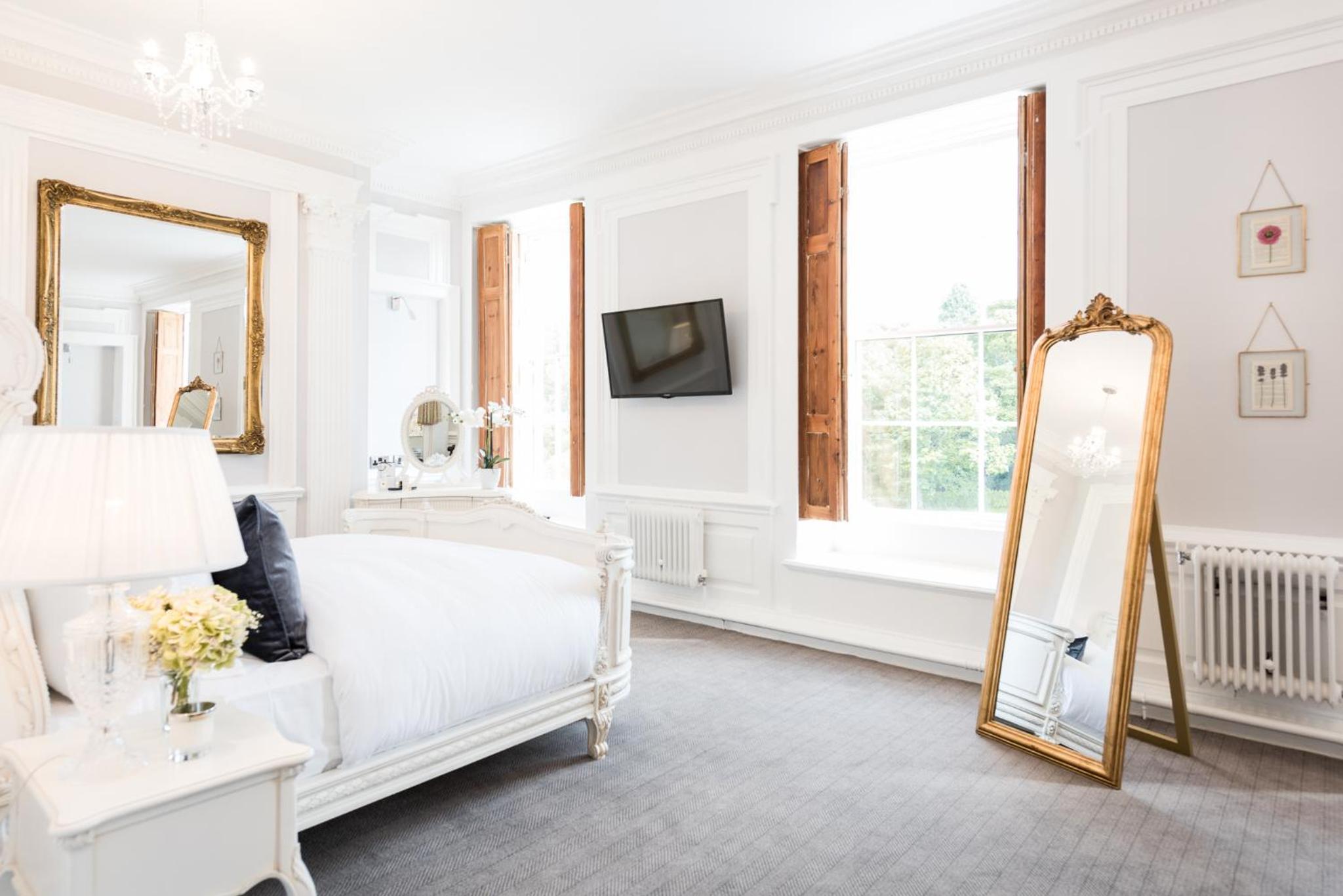 Deluxe Double Suite with View - Photo 8