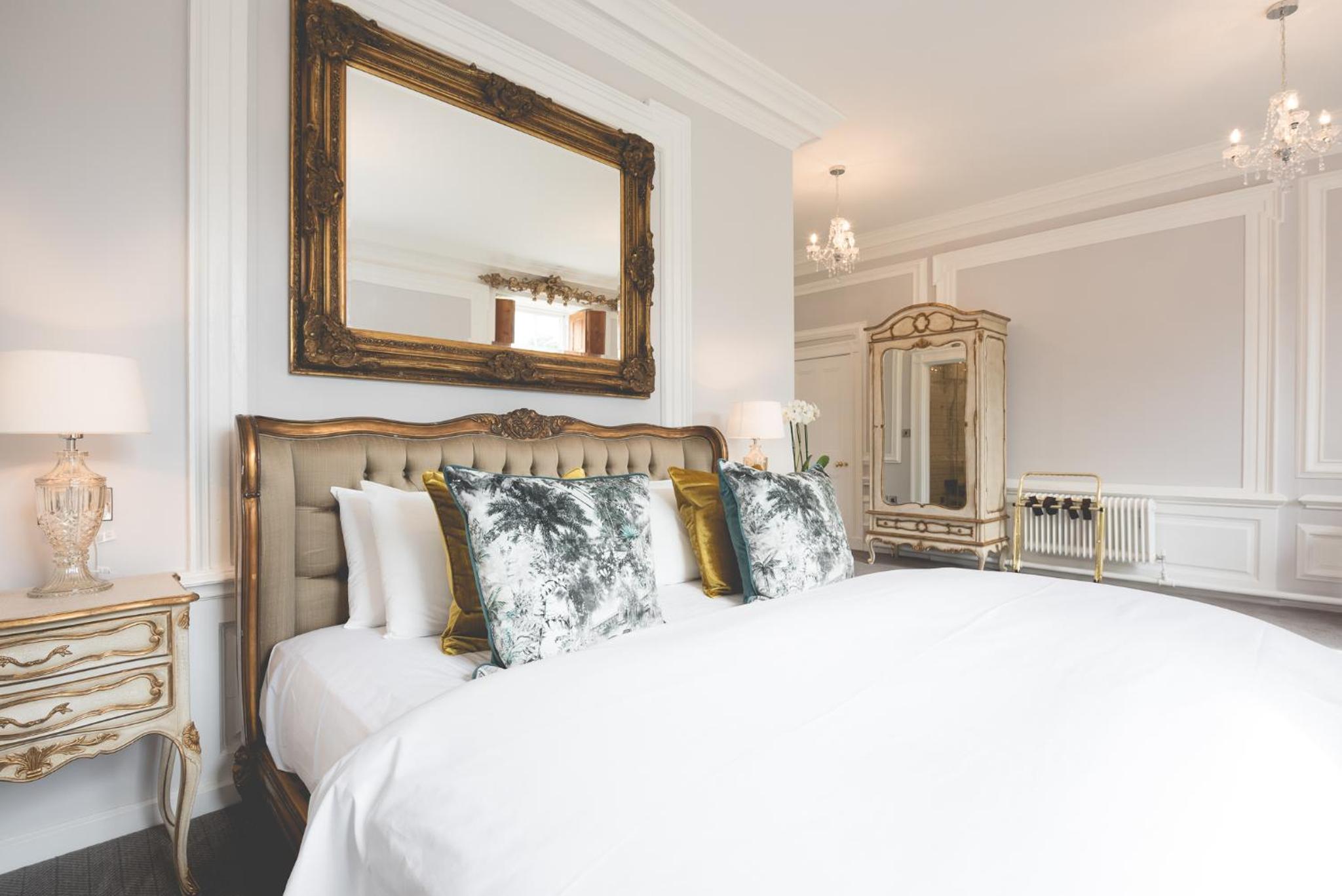 Deluxe Double Suite with View - Photo 1
