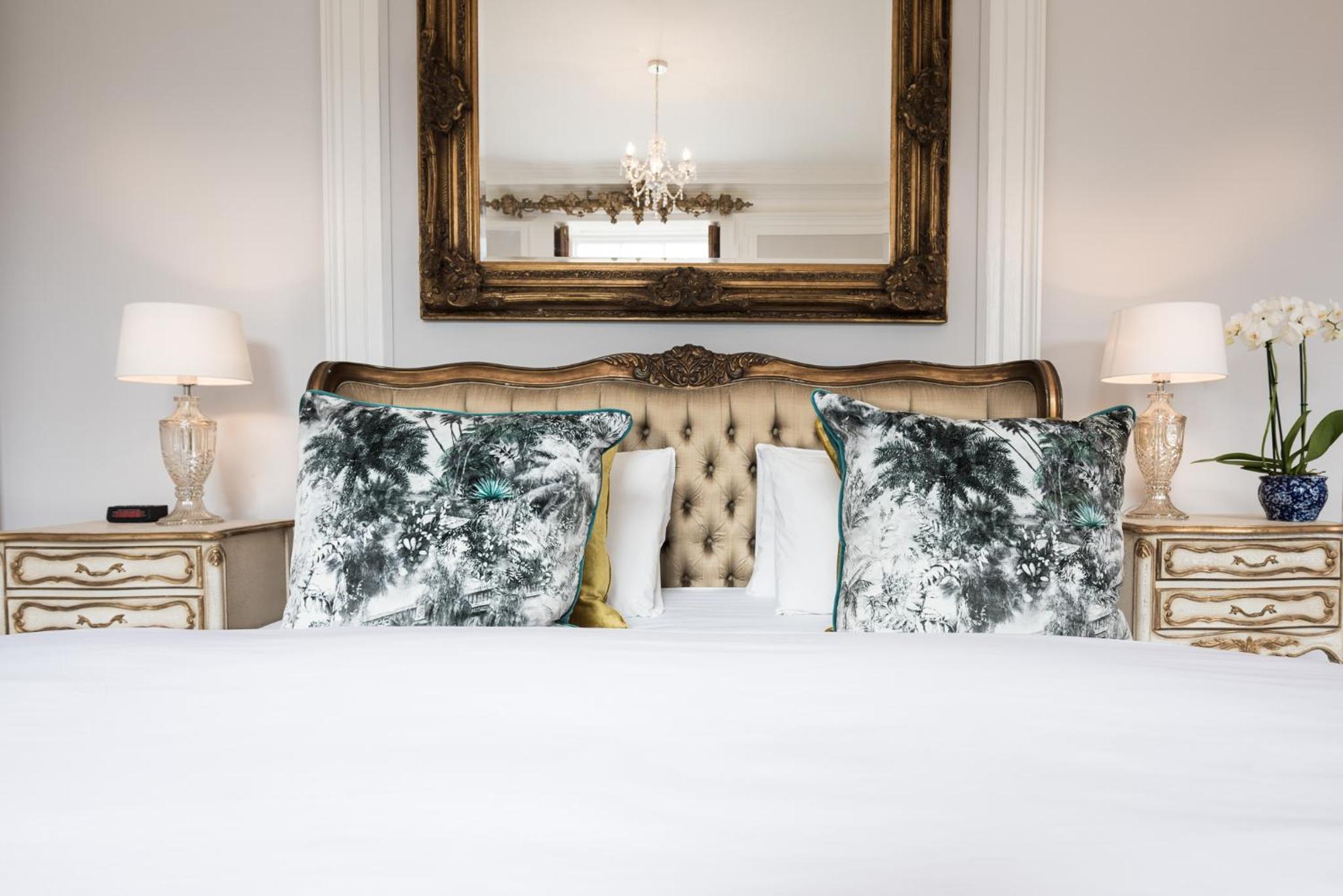 Deluxe Double Suite with View - Photo 3