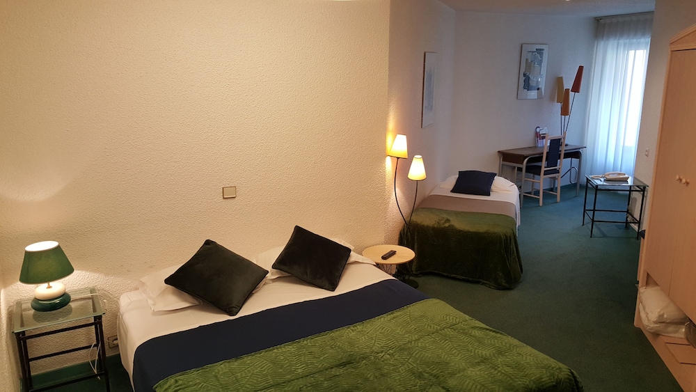 Superior Quadruple Room - Photo 3