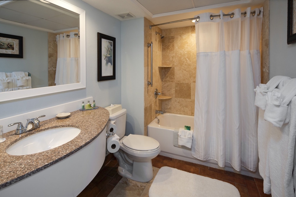 Tropical View Villa Two Bedroom with Balcony 2 Queen and 2 Double Beds - Photo 6