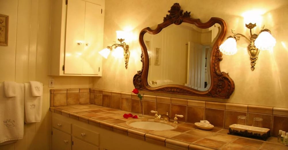 Hideaway suite photo 2