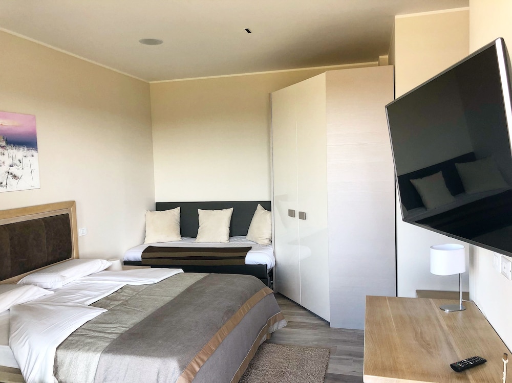 Room, Multiple Beds, Garden View
