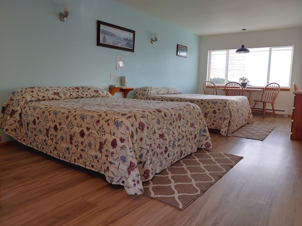 Room, 2 Queen Beds, Ocean View photo 1