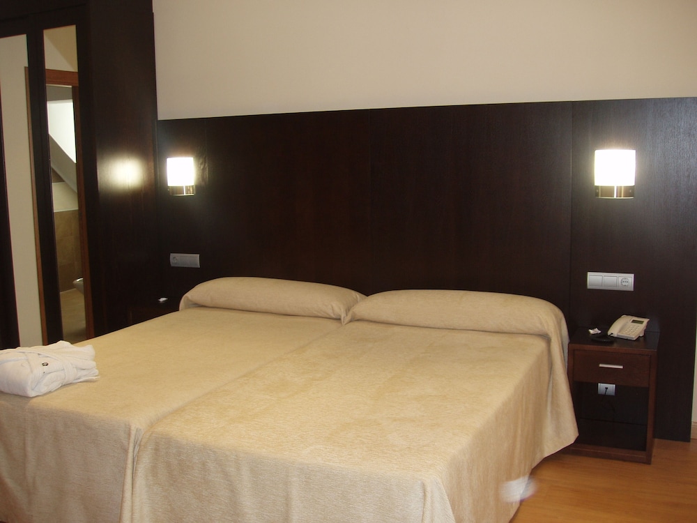 Double Room (Double Room + extra bed)