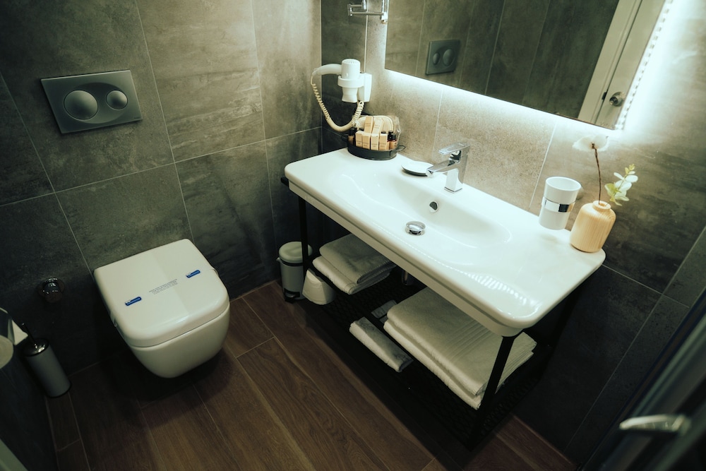 Standard Double Room - Photo 3
