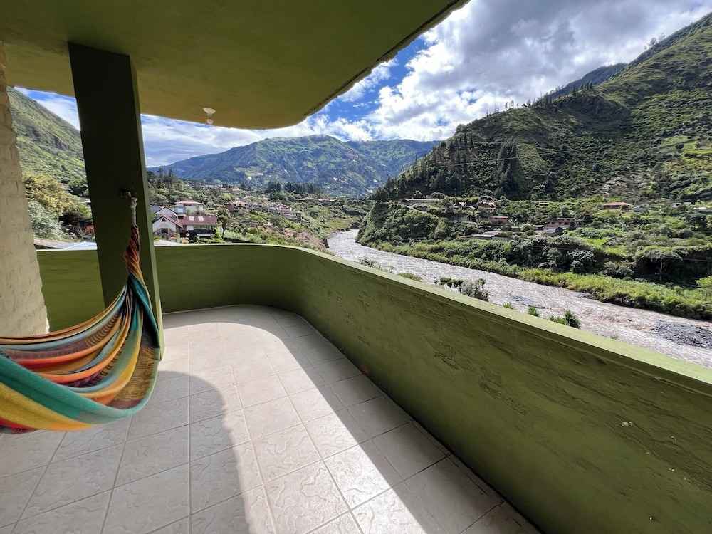Deluxe Room, 1 King Bed, Balcony, Mountain View photo 1