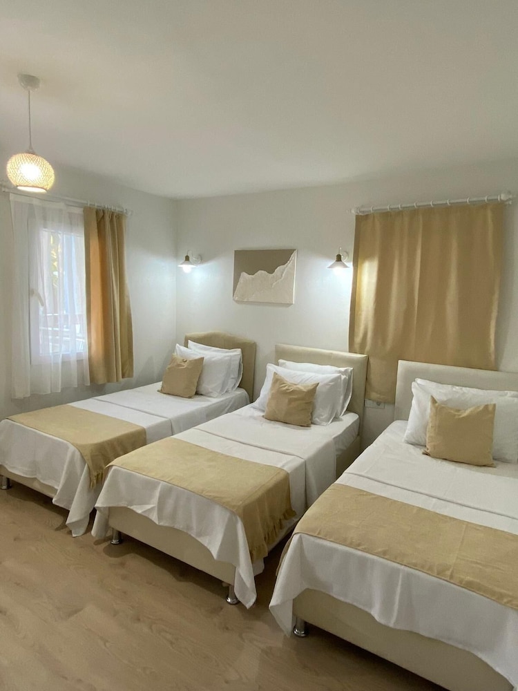 Basic Triple Room photo 2
