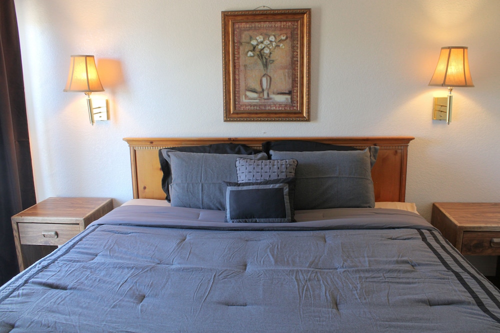 Suite, 1 King Bed, River View - Photo 6