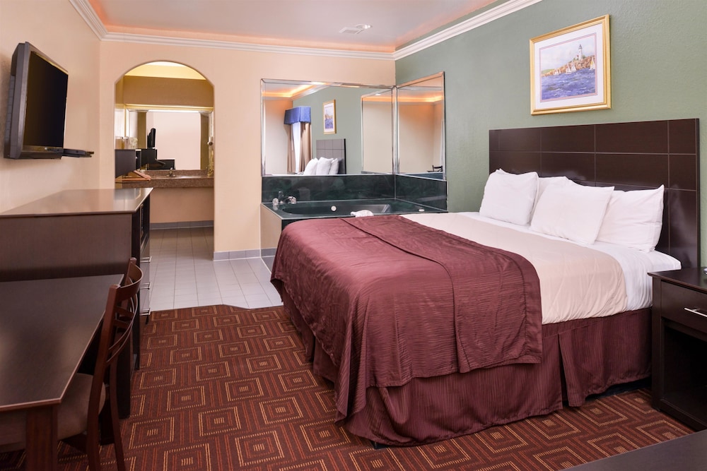 Suite, 1 King Bed, Jetted Tub - Photo 4