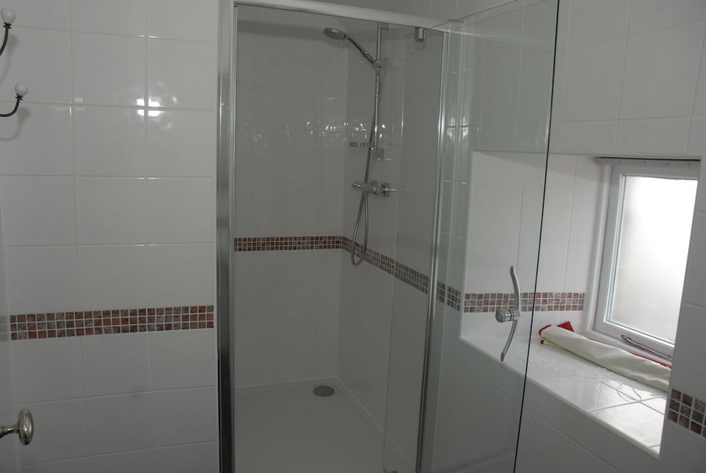 Double Room, Ensuite (Boots) - Photo 3