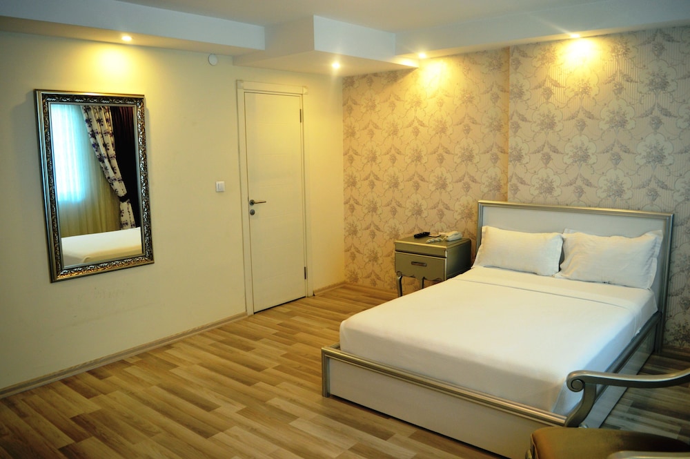 Classic Single Room, 1 Double Bed, Non Smoking, City View photo 2
