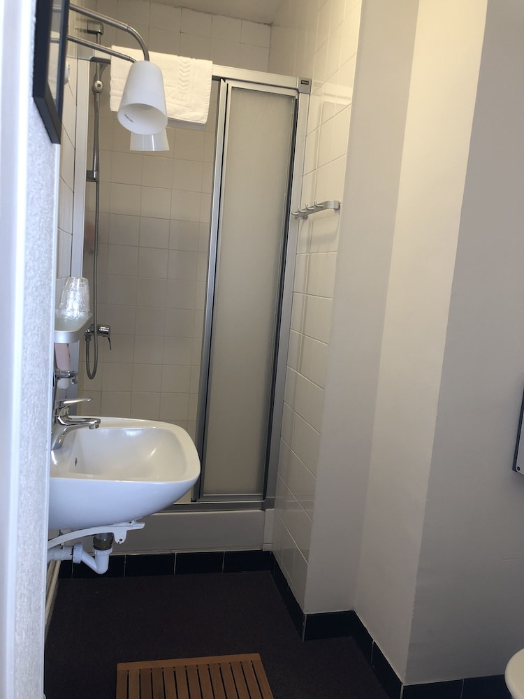 Standard Double Room, Private Bathroom photo 3