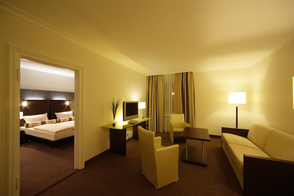 Business Suite, Non Smoking, Bathtub