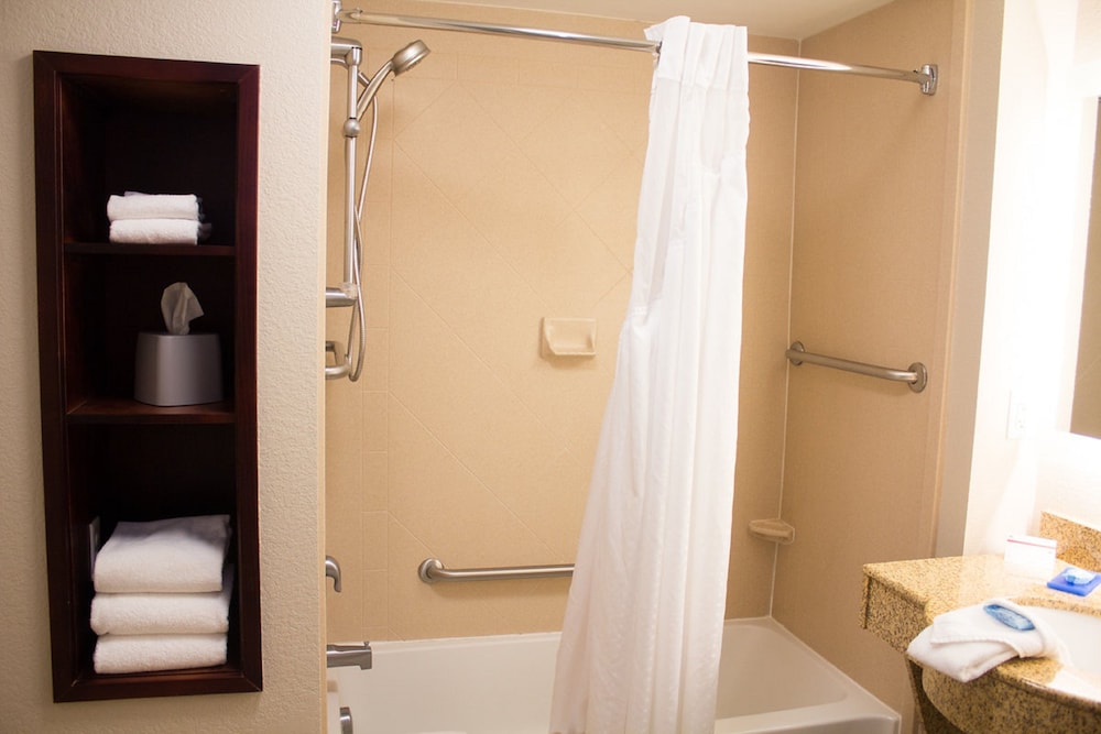 Room, 1 King Bed, Accessible (Mobility) - Photo 2