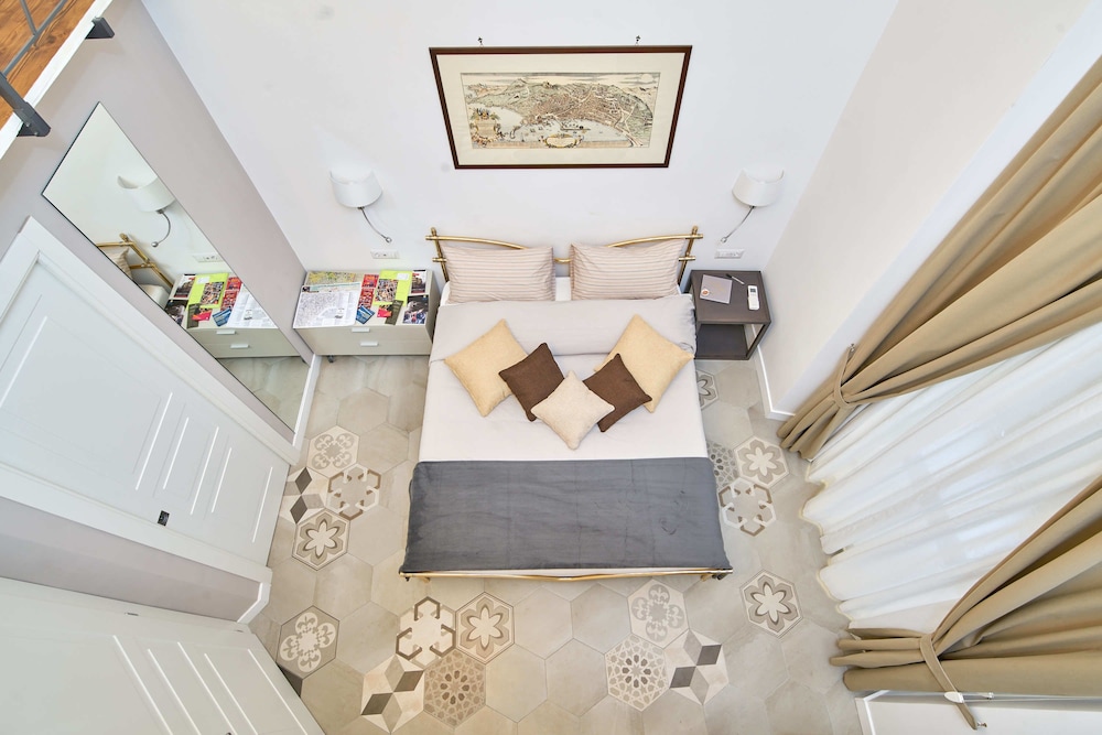 Gallery Duplex, Multiple Beds, Balcony