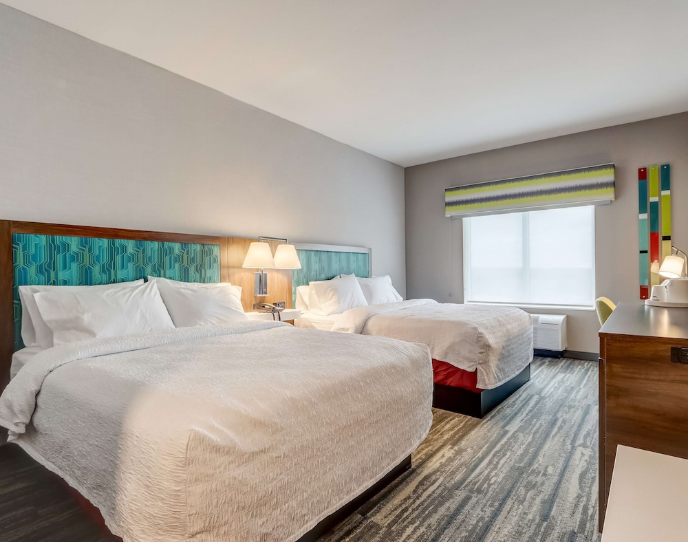 Room, 2 Queen Beds, Accessible, Bathtub (Hearing) - Photo 8