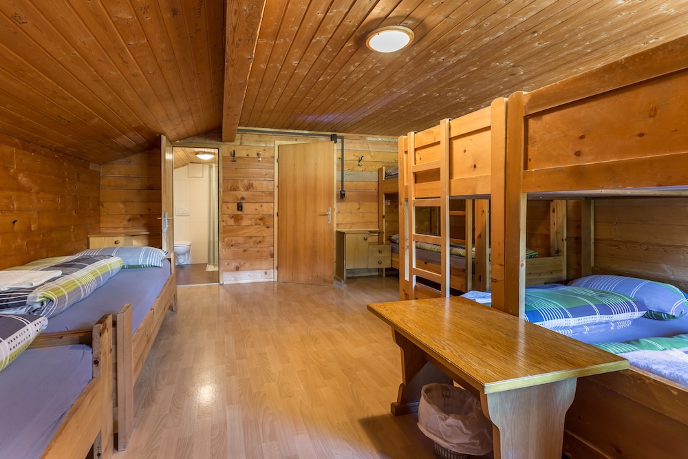 Basic Shared Dormitory, 1 Bedroom (5 People) photo 1