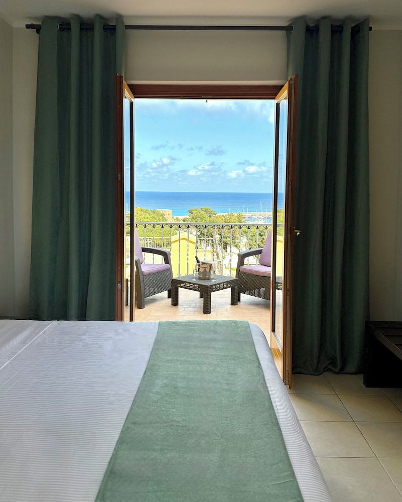 Comfort Double or Twin Room, Sea View - Photo 7