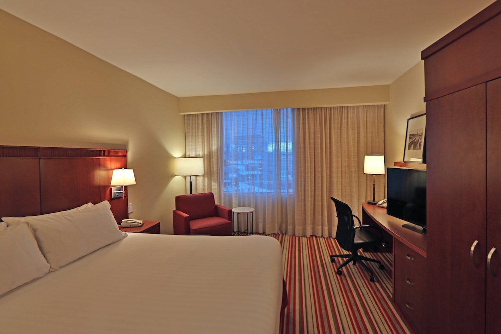 Standard Room, 1 King Bed, City View - Photo 1