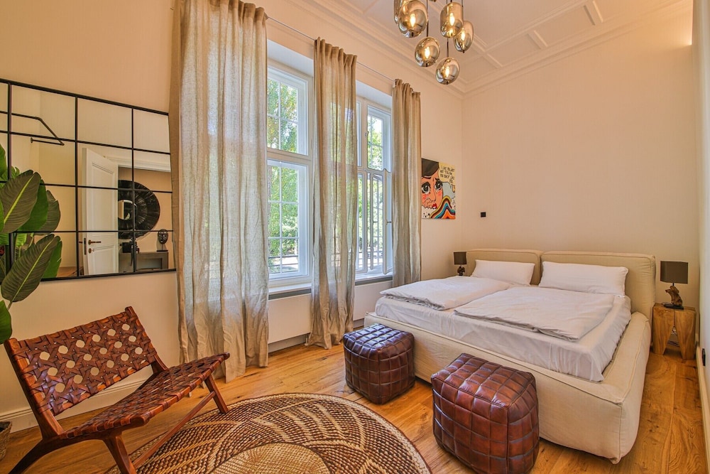 Standard Apartment, 1 King Bed, Non Smoking, Pets Allowed photo 3