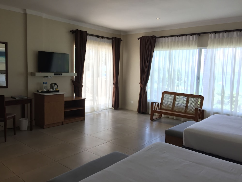 Ocean Room with 1 Queen Bed and 1 Single Bed photo 3