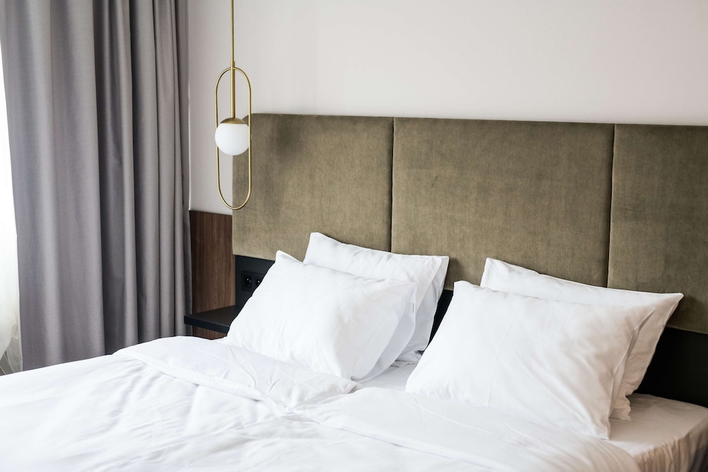 Standard Room, 1 Queen Bed, Balcony - Photo 5
