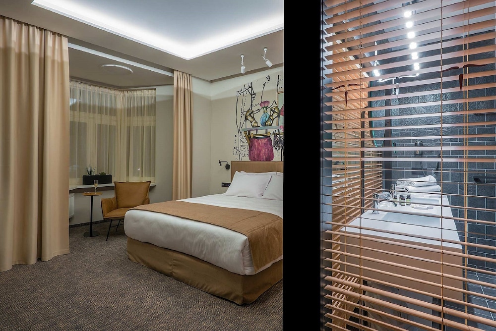 Business Double Room (single use)