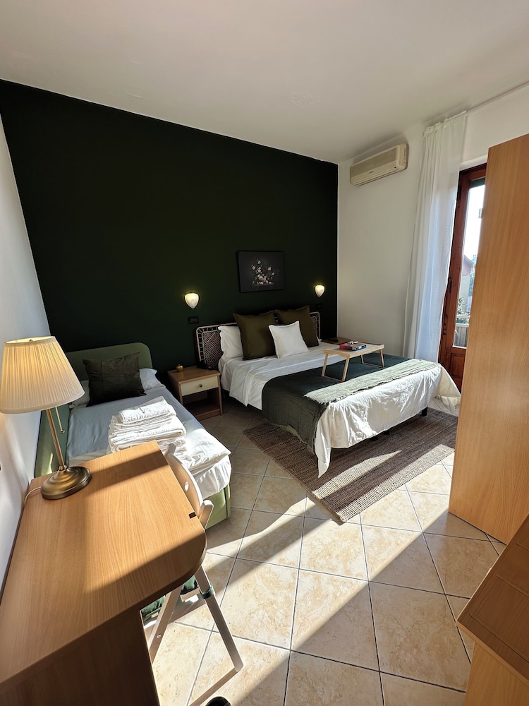 Classic Triple Room, Balcony, Mountain View