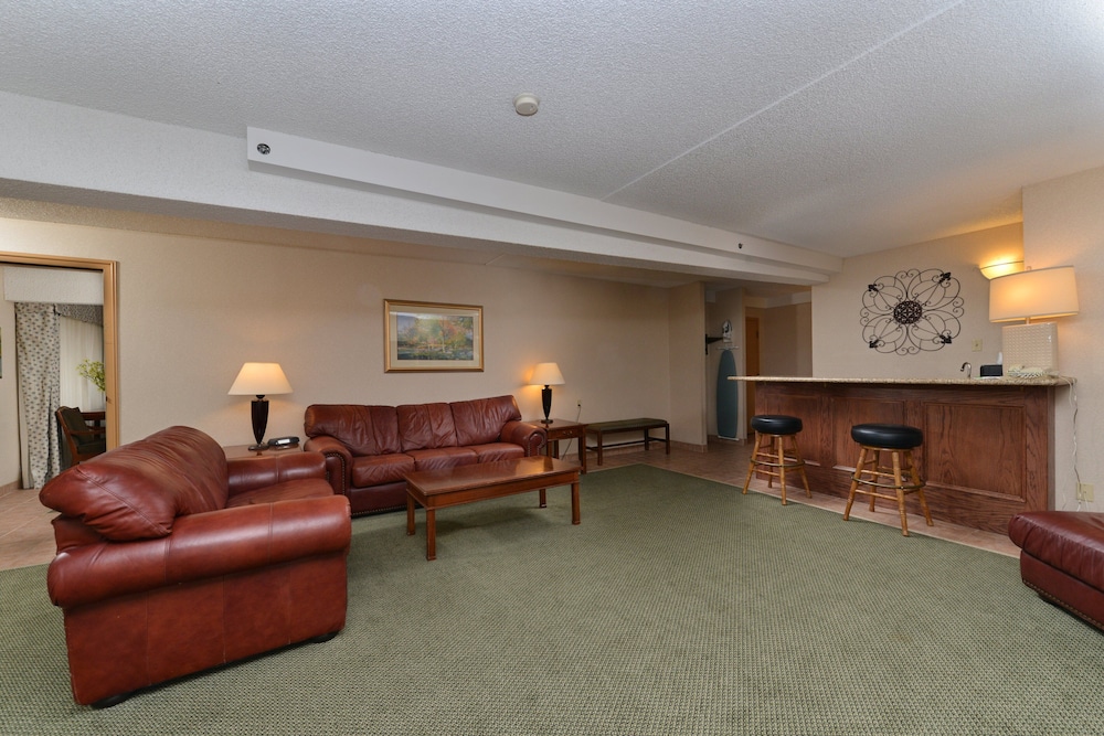 Suite, 1 Bedroom - Photo 1