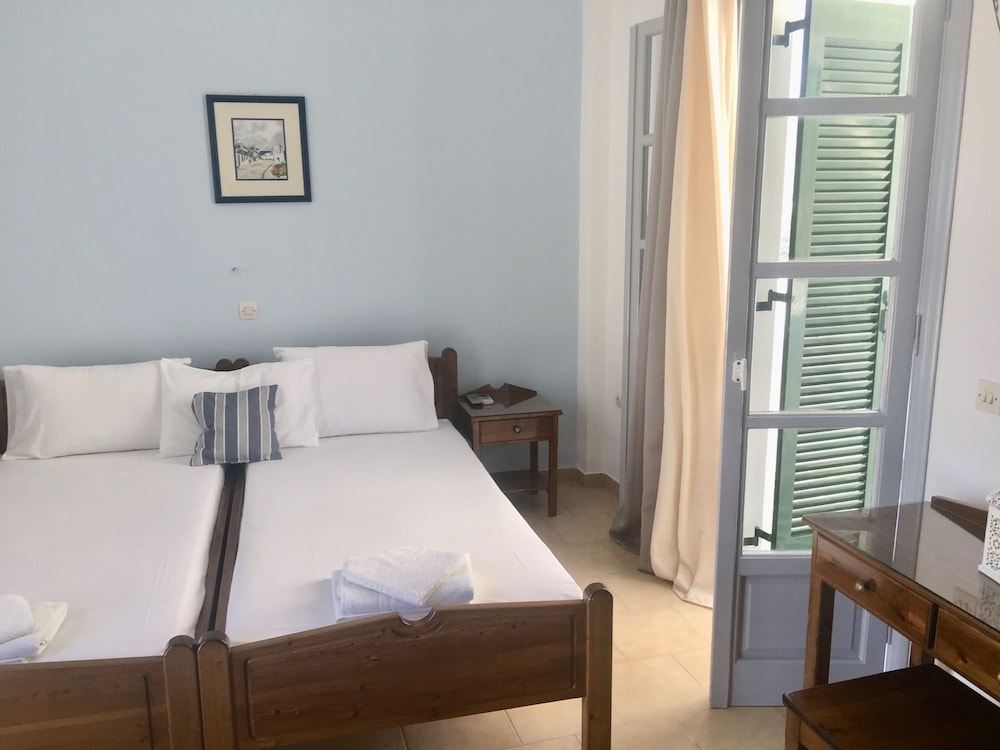 Standard Studio, 2 Twin Beds, Garden View