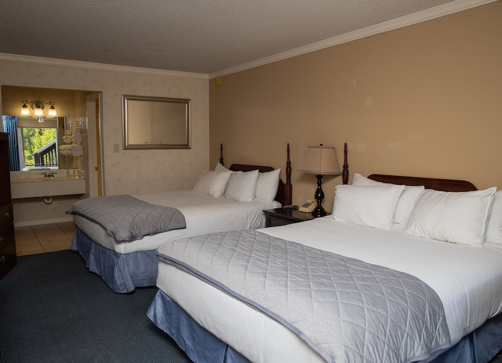 Standard Double Room, 2 Queen Beds